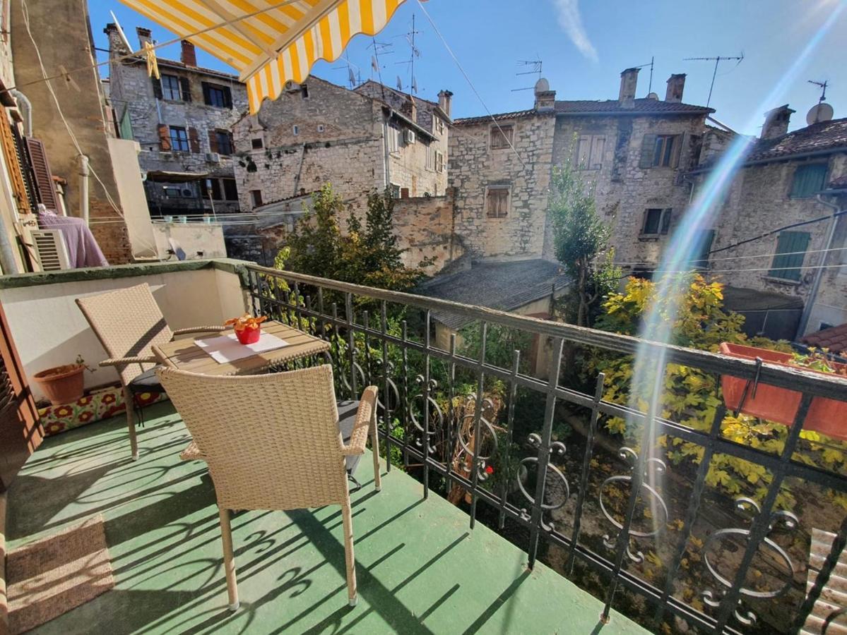 Yulia Apartments 로비니 외부 사진