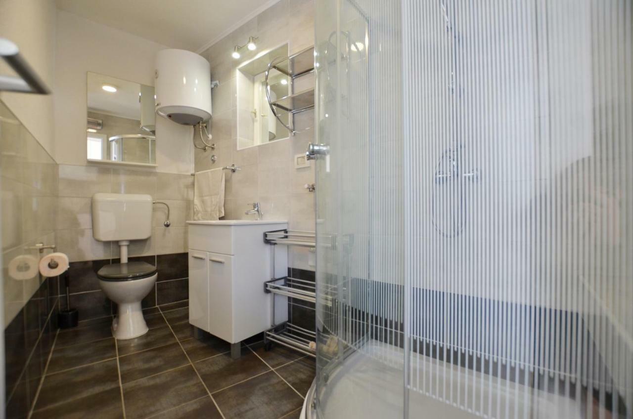 Yulia Apartments 로비니 외부 사진