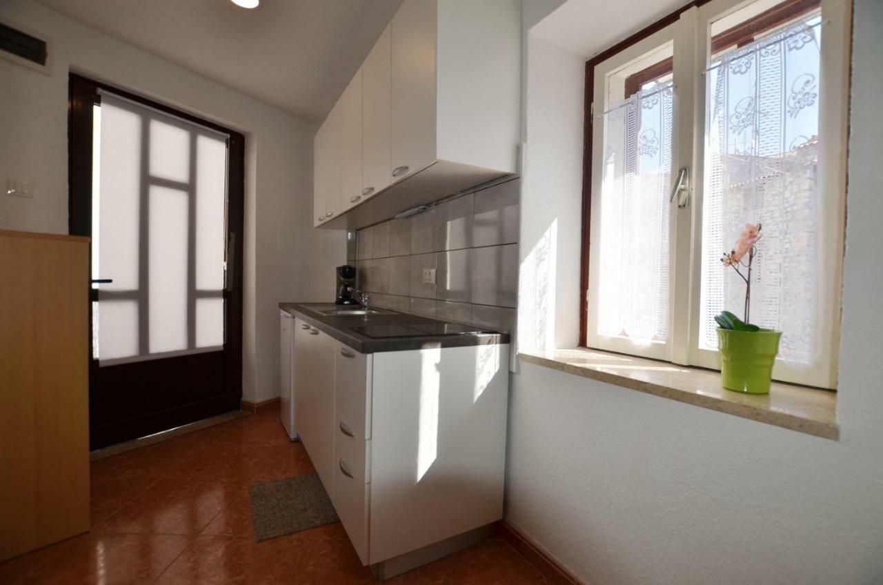 Yulia Apartments 로비니 외부 사진