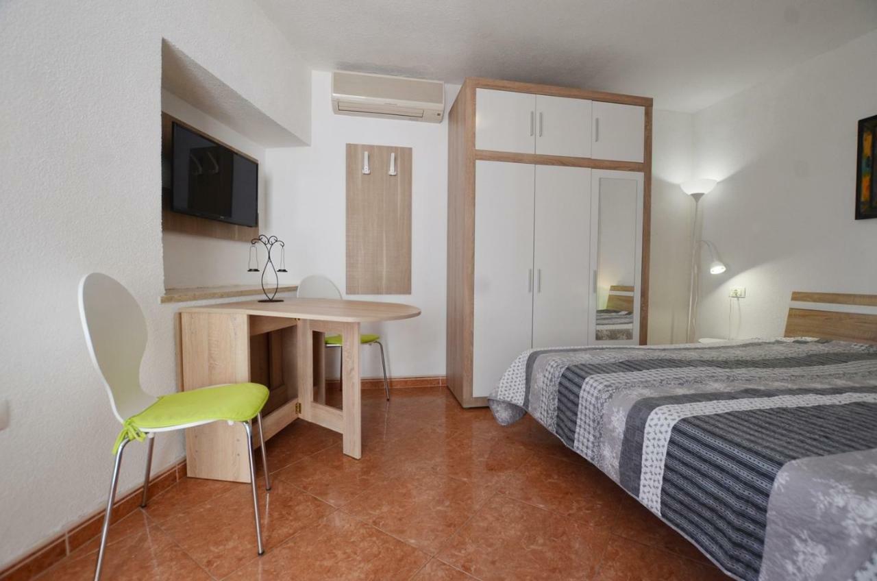 Yulia Apartments 로비니 외부 사진