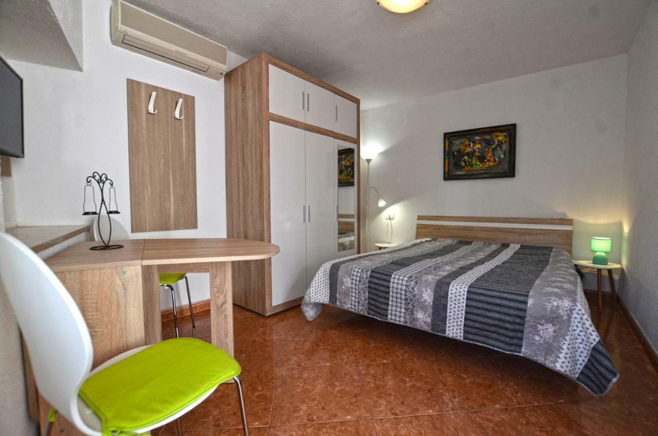 Yulia Apartments 로비니 외부 사진