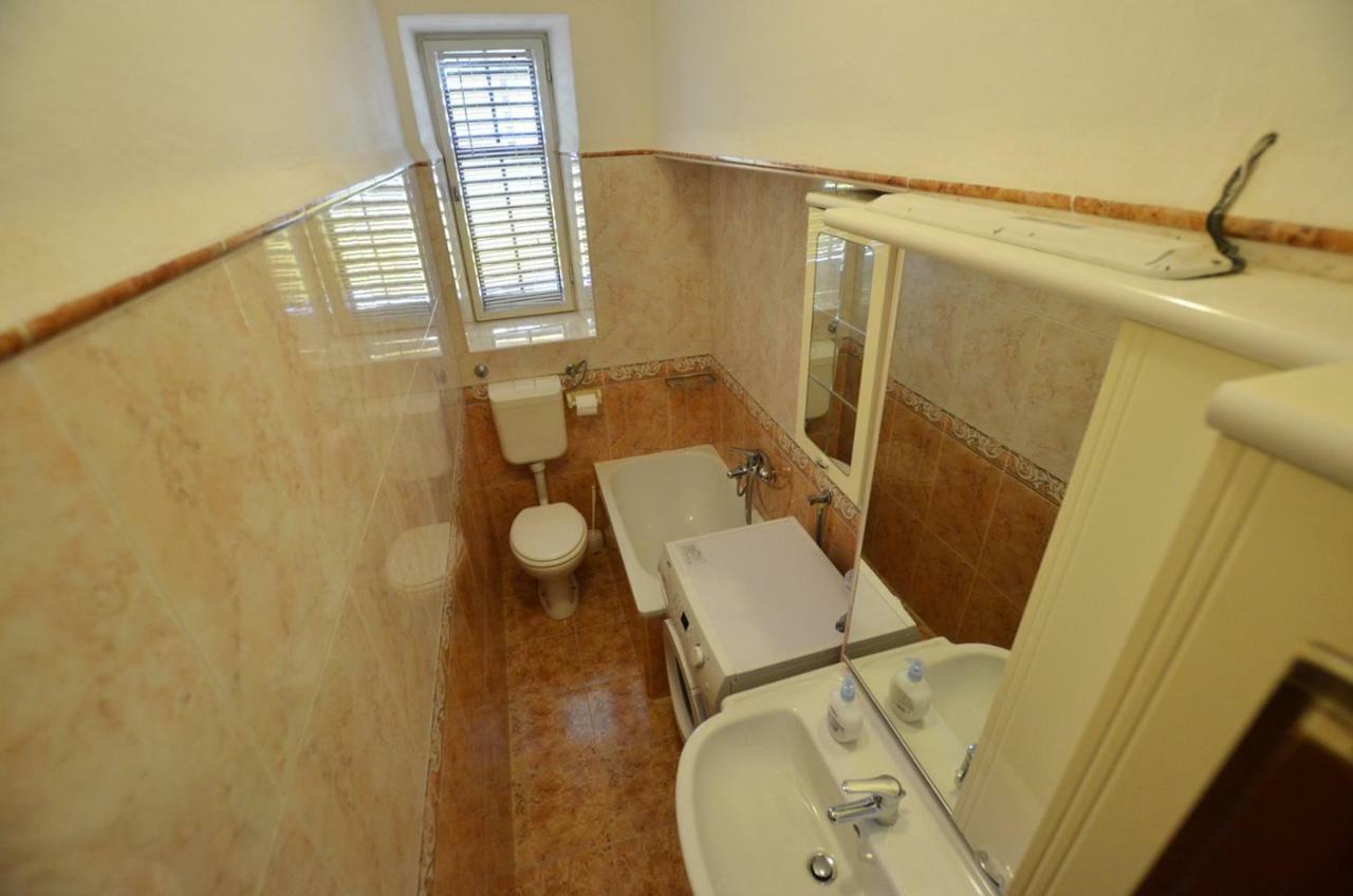 Yulia Apartments 로비니 외부 사진