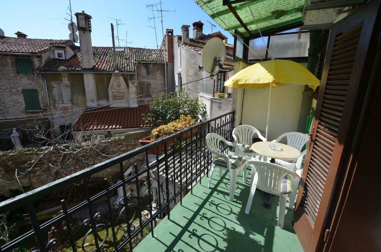 Yulia Apartments 로비니 외부 사진