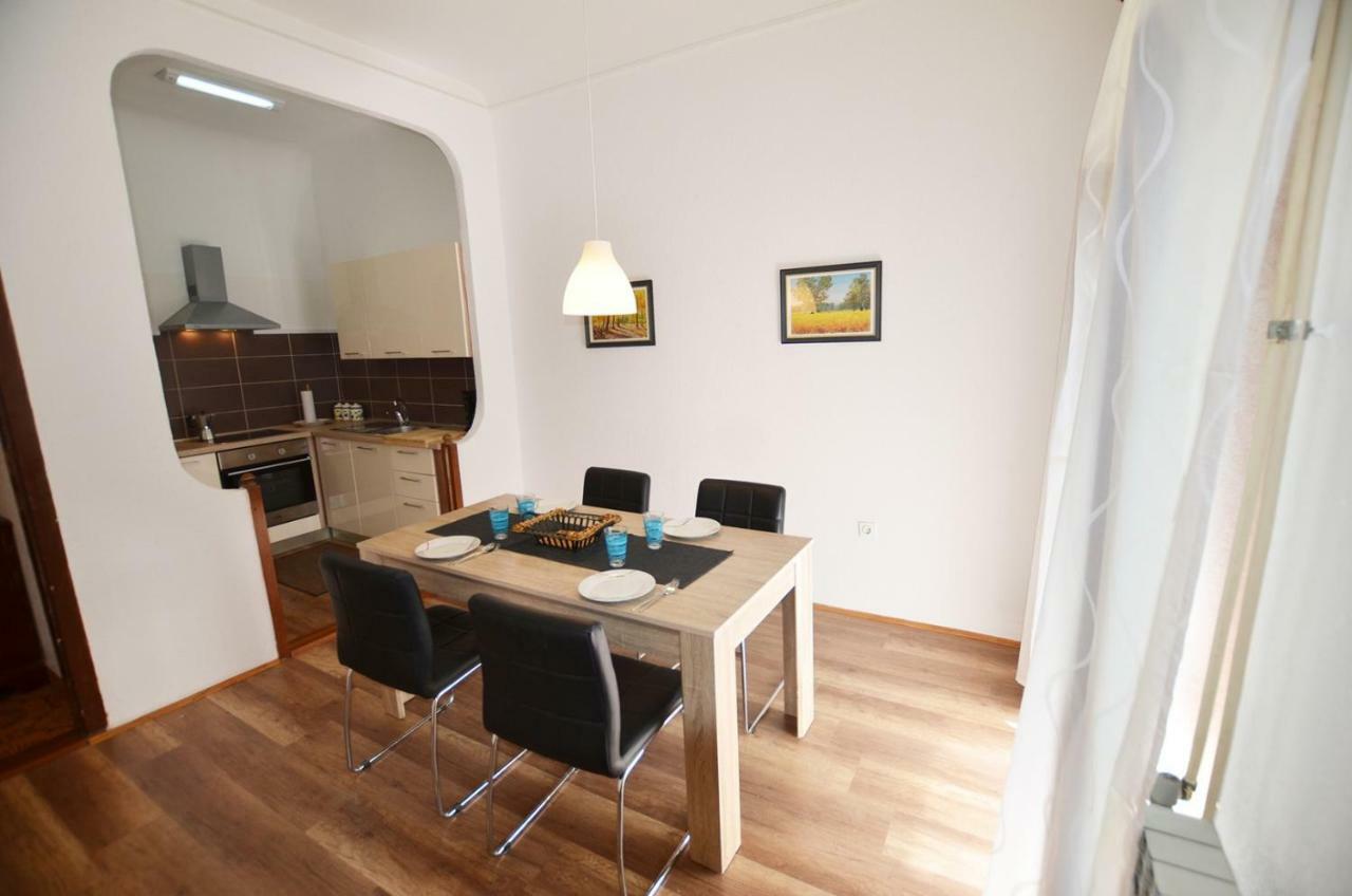 Yulia Apartments 로비니 외부 사진