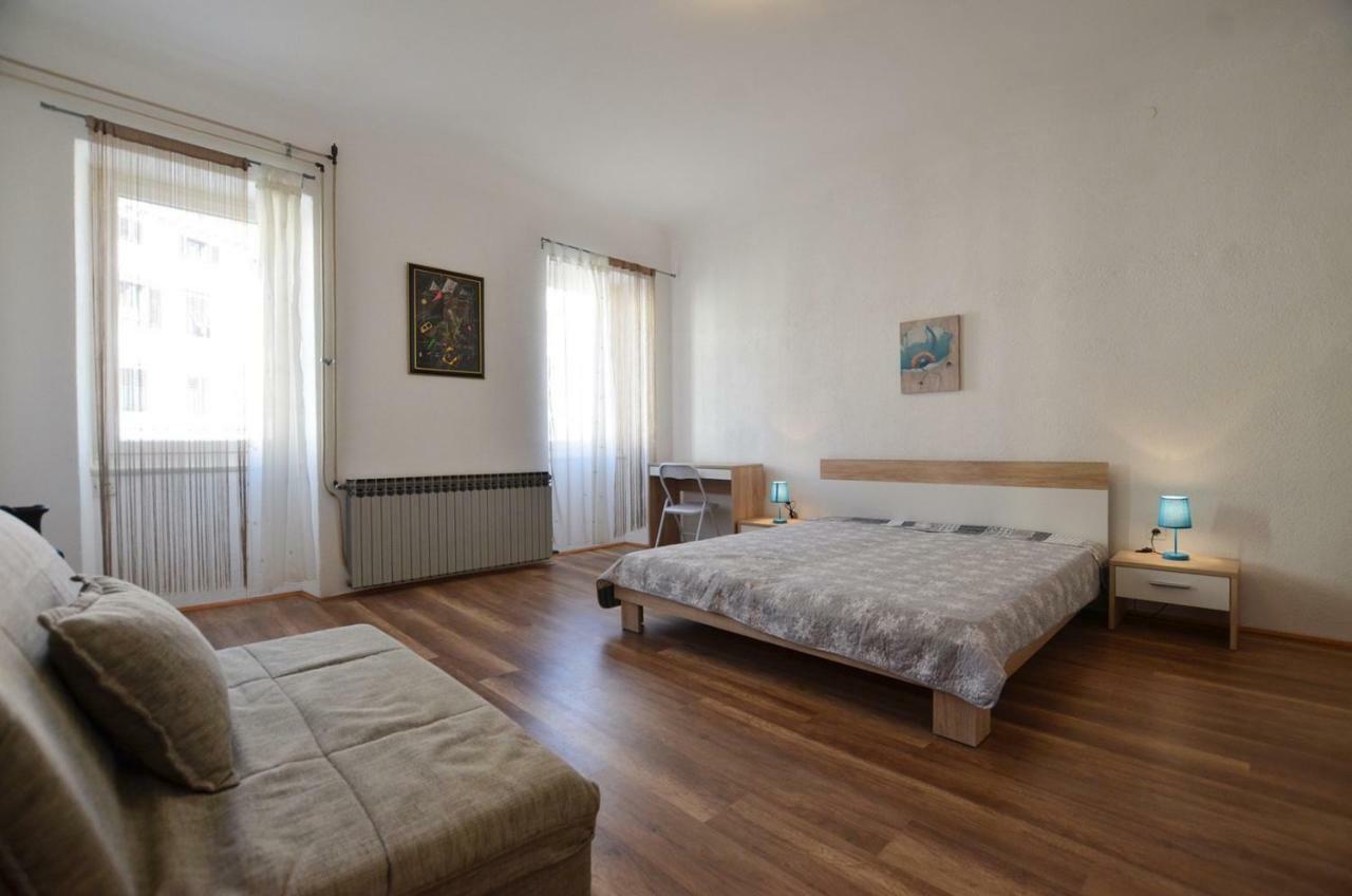 Yulia Apartments 로비니 외부 사진