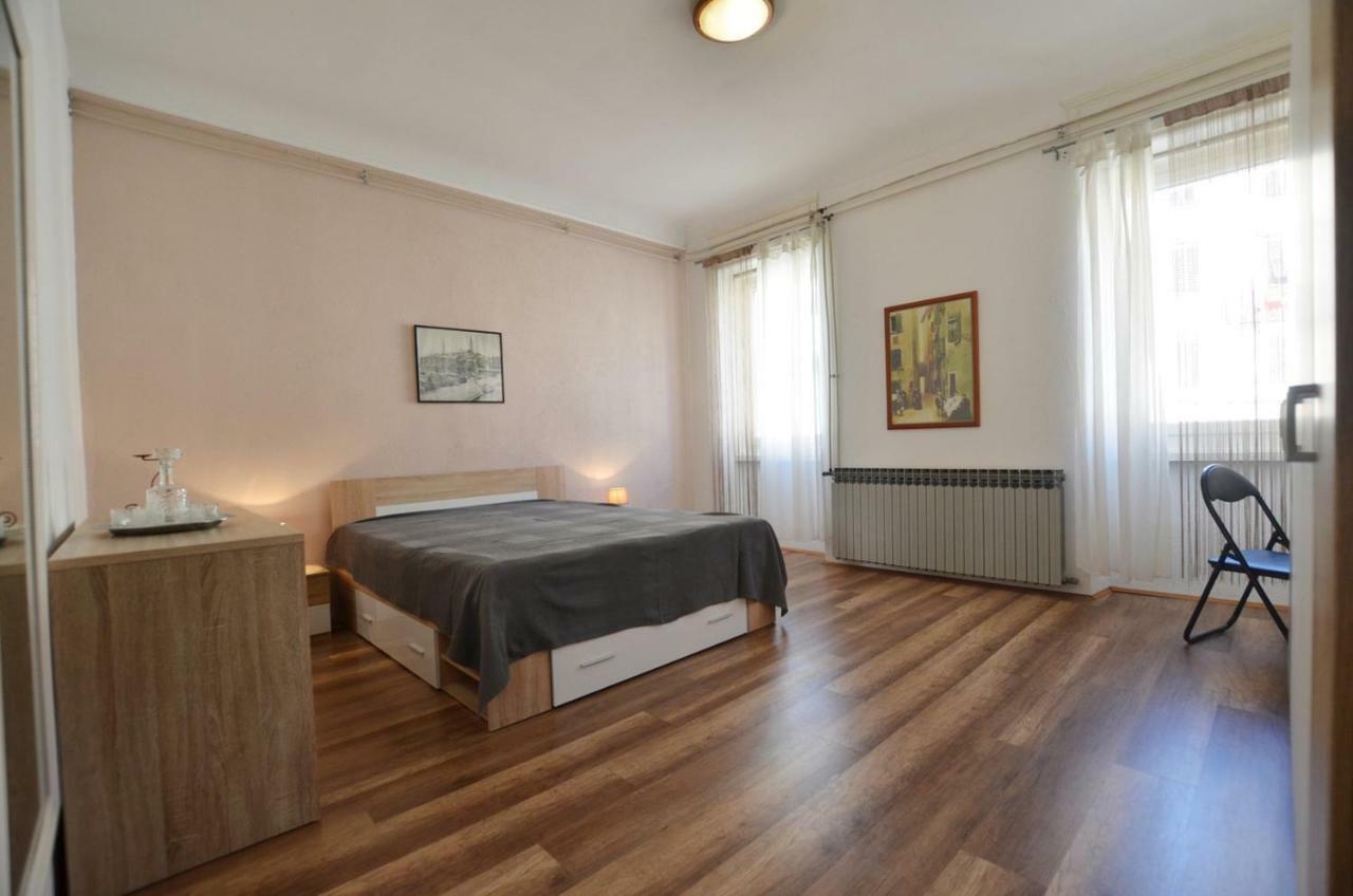 Yulia Apartments 로비니 외부 사진
