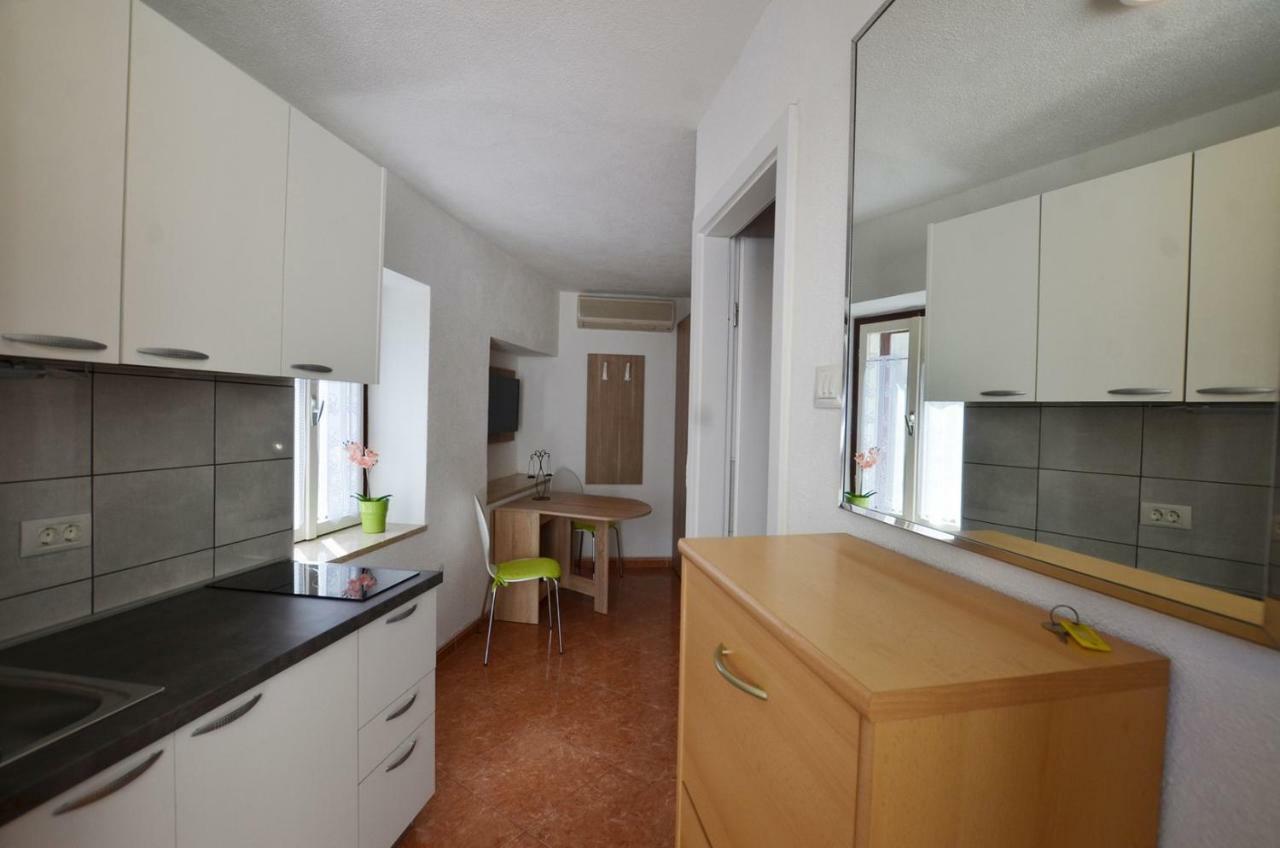 Yulia Apartments 로비니 외부 사진