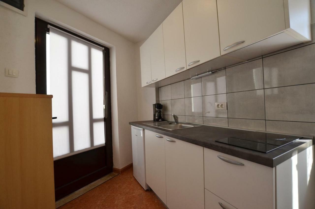Yulia Apartments 로비니 외부 사진