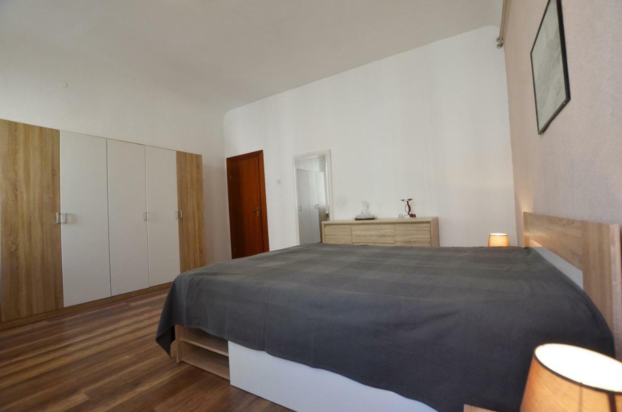 Yulia Apartments 로비니 외부 사진