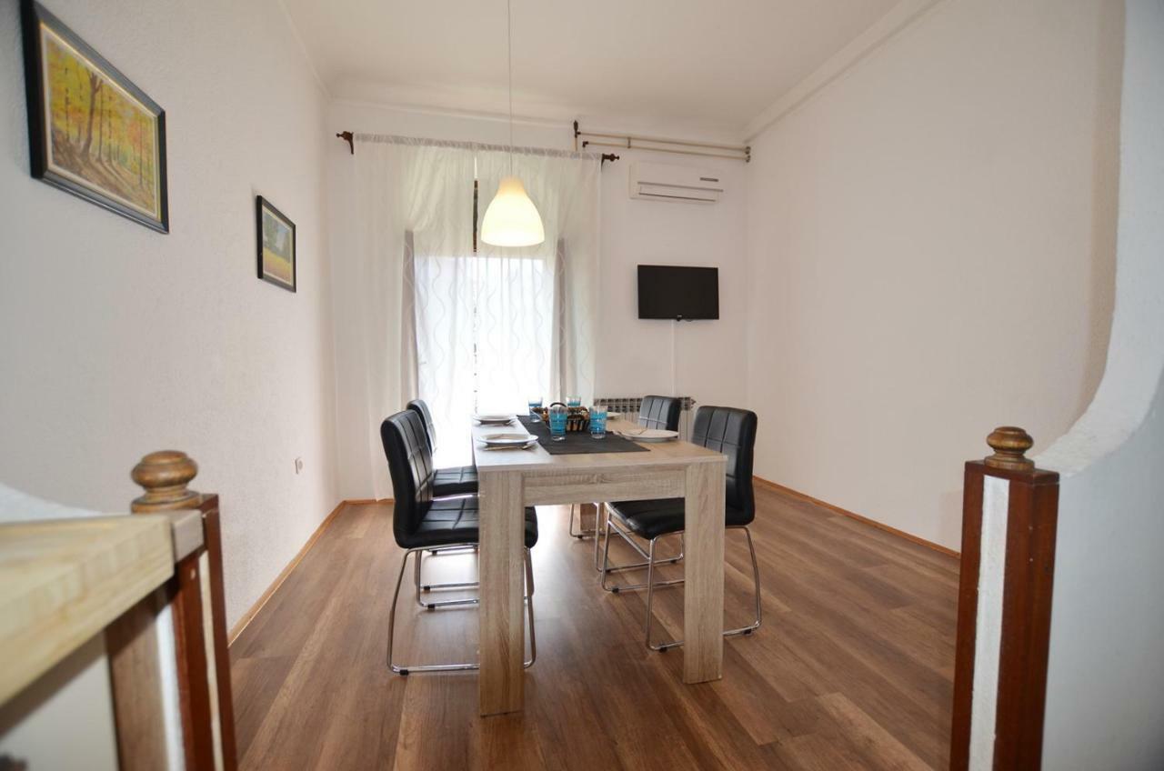 Yulia Apartments 로비니 외부 사진
